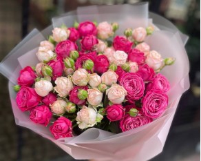 Букет із кущових піоновидних троянд Спів квітучого саду