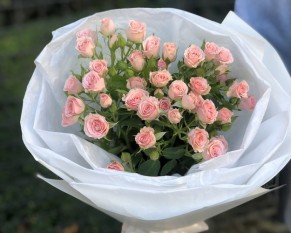 Букет кущових троянд Танок пелюсток