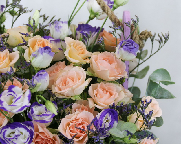 Квіти в дерев'яний ящик Ранок