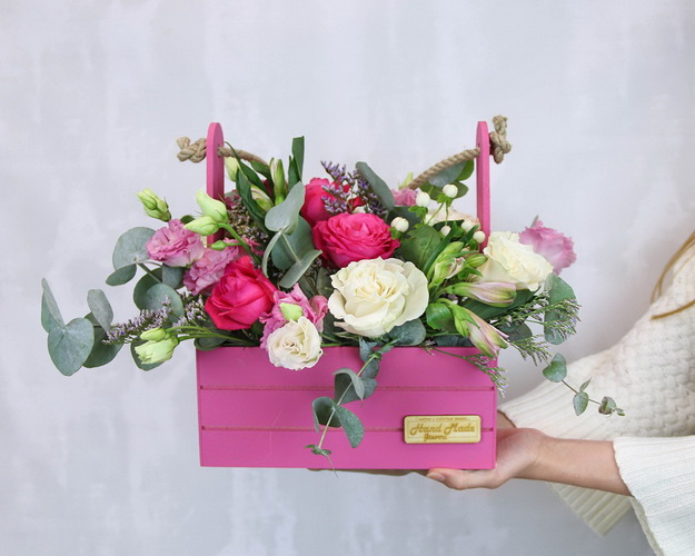 Квіти в дерев'яному ящику Сліпуча посмішка