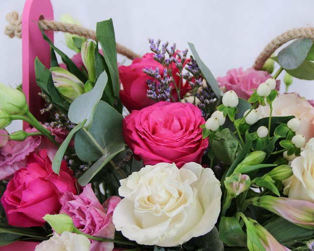 Квіти в дерев'яному ящику Сліпуча посмішка