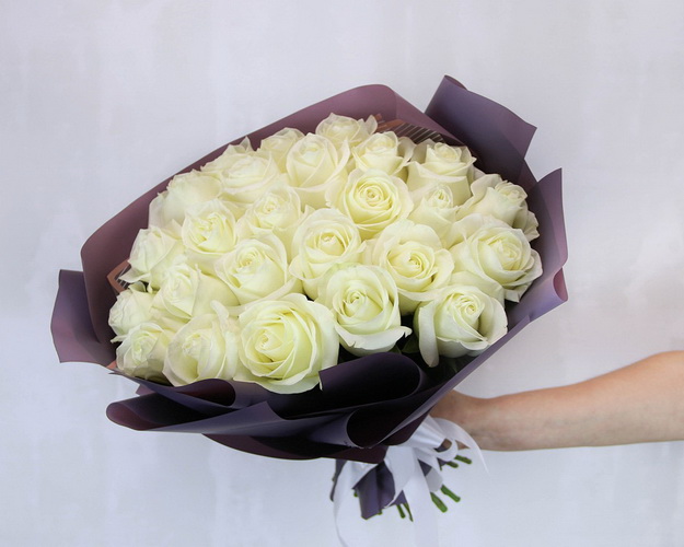 Букет із 25 троянд імпорт в упакуванні