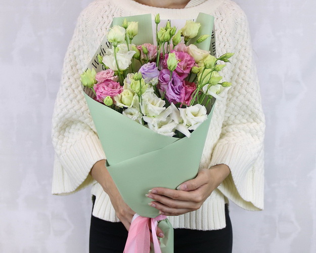 Букет з 9 лізіантусів мікс у стильній упаковці