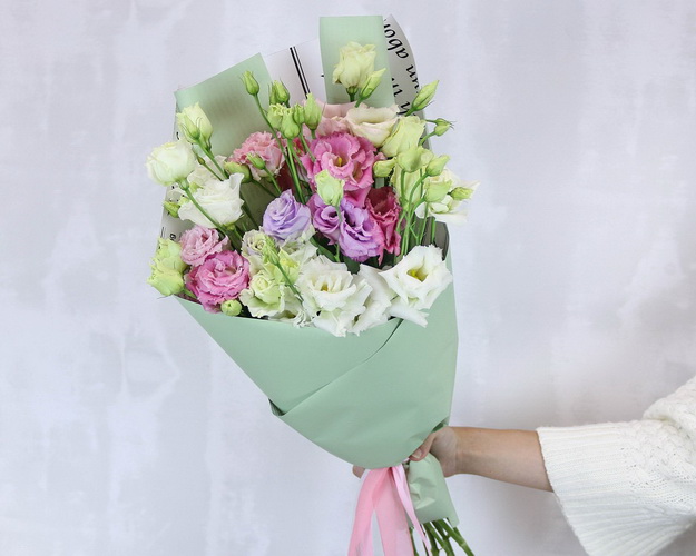 Букет з 9 лізіантусів мікс у стильній упаковці