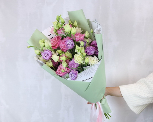 Букет з 11 лізіантусів мікс у стильній упаковці