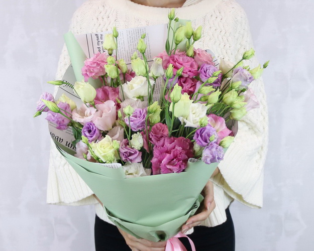 Букет з 15 лізіантусів мікс у стильній упаковці