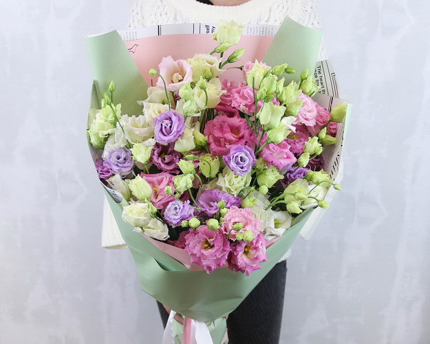 Букет з 25 лізіантусів мікс у стильній упаковці