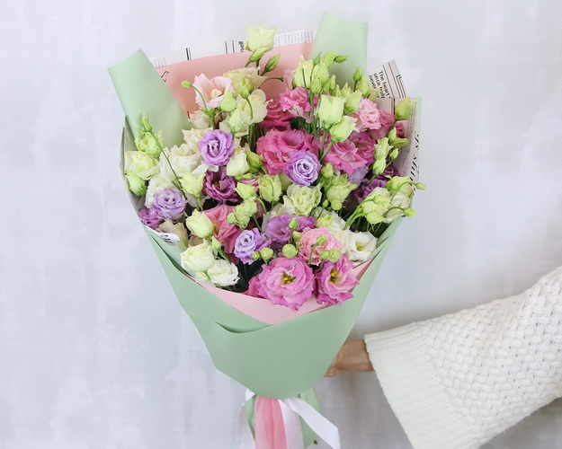 Букет з 25 лізіантусів мікс у стильній упаковці