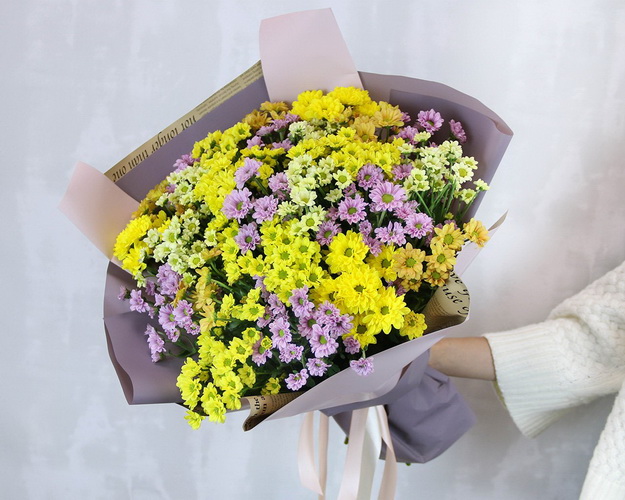 Букет із 25 кущових хризантем мікс у стильній упаковці