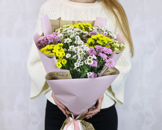 Букет з 9 кущових хризантем мікс у стильній упаковці