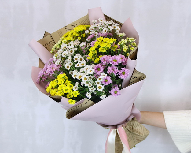 Букет з 9 кущових хризантем мікс у стильній упаковці