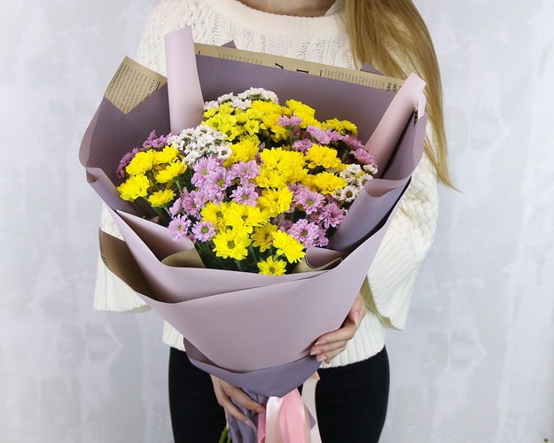 Букет із 15 кущових хризантем мікс у стильній упаковці