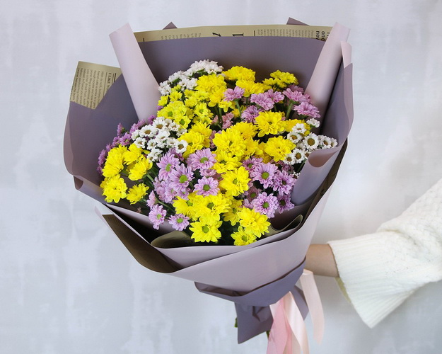 Букет із 15 кущових хризантем мікс у стильній упаковці