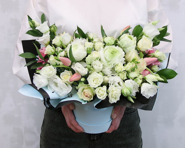 Букет в капелюшної коробки Ніжні чари