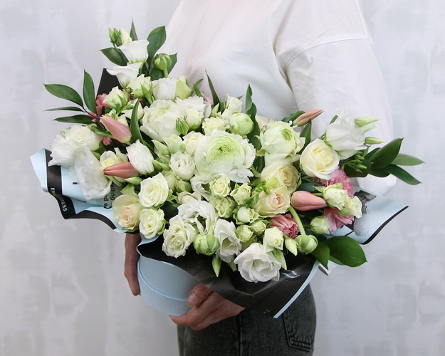 Букет в капелюшної коробки Ніжні чари