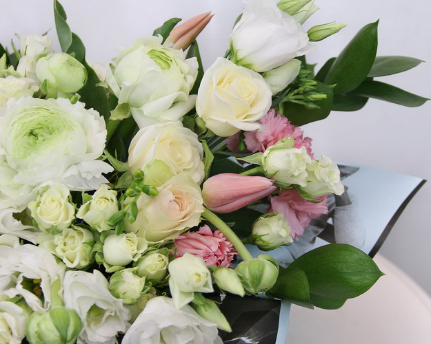 Букет в капелюшної коробки Ніжні чари