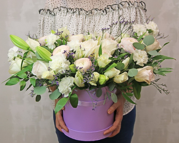 Букет в капелюшної коробки Ніжний погляд