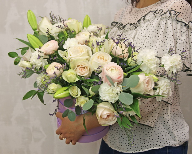 Букет в капелюшної коробки Ніжний погляд