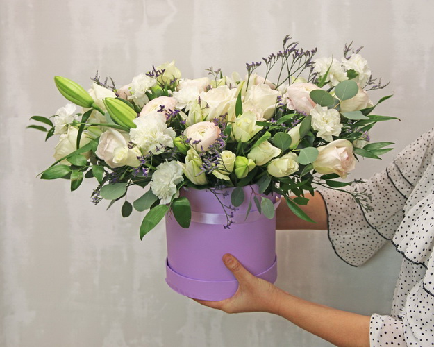 Букет в капелюшної коробки Ніжний погляд