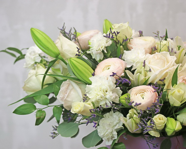 Букет в капелюшної коробки Ніжний погляд