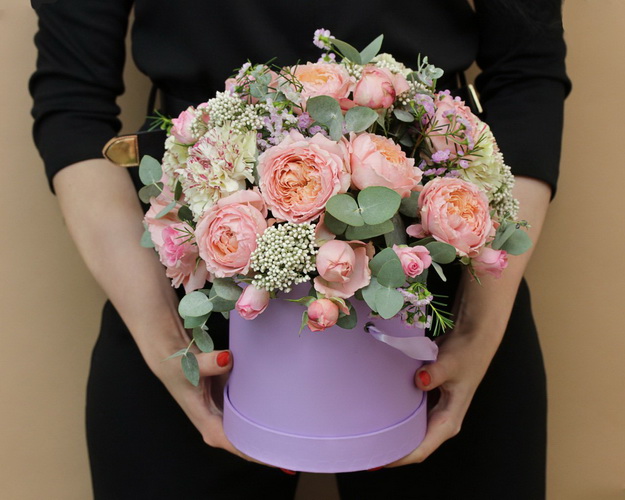 Букет у капелюшній коробці Персиковий настрій