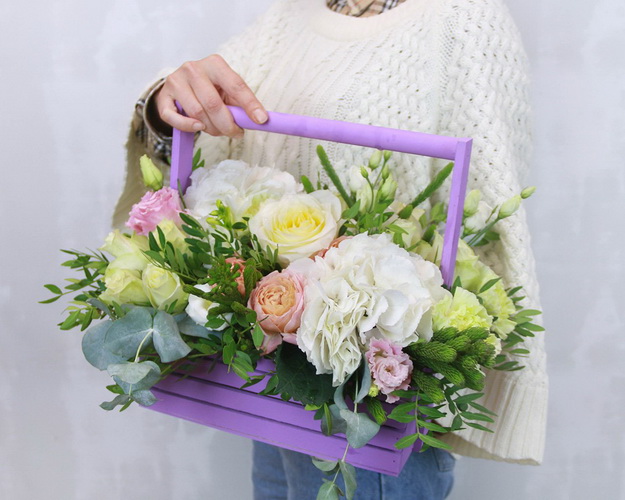 Квіти в дерев'яному ящику Ніжний