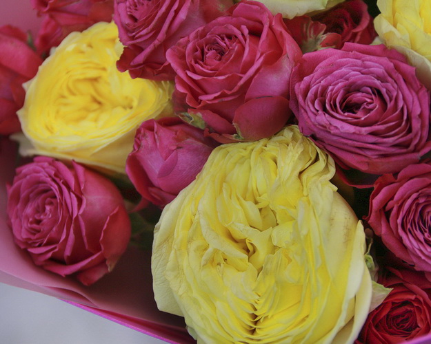 Букет квітів Червона зоря