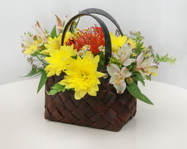 Кошик квітів Ранок у лісі