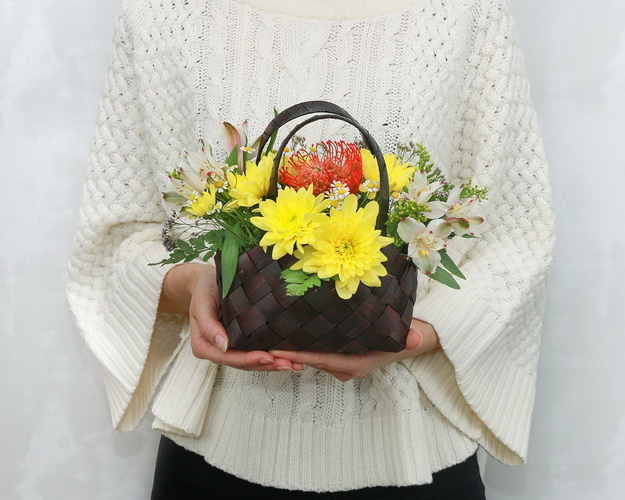 Кошик квітів Ранок у лісі