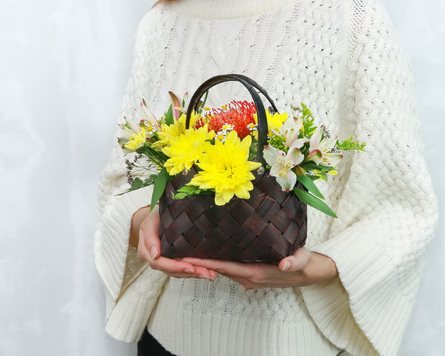 Кошик квітів Ранок у лісі