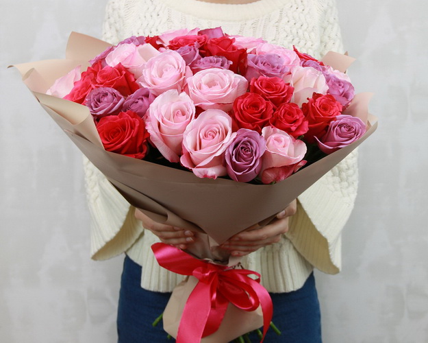 Букет із 51 мікс фіолетових кольорів в упакуванні