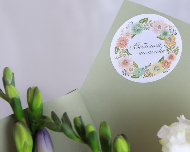 Букет із 15 жовтих кущових хризантем у стильній упаковці.