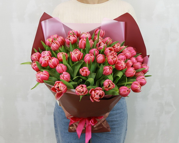 Букет з 51 піоноподібного тюльпану в упаковці