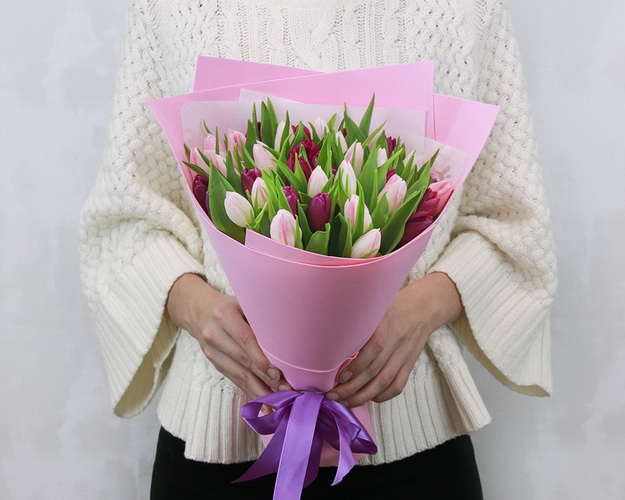 Букет із 35 тюльпанів мікс в упаковці