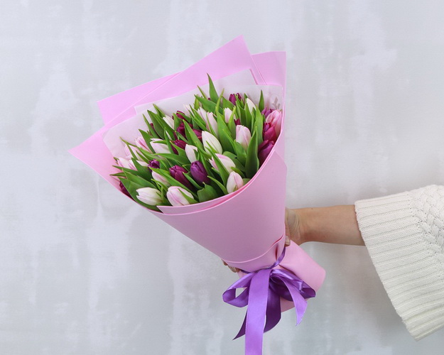 Букет із 35 тюльпанів мікс в упаковці