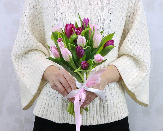 Букет із 15 тюльпанів мікс під стрічку