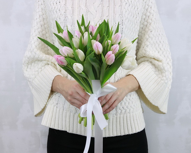 Букет із 25 тюльпанів мікс під стрічку