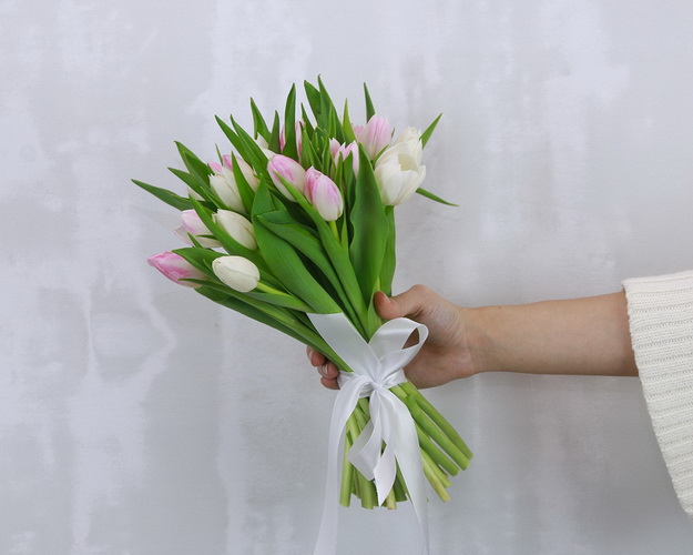 Букет із 25 тюльпанів мікс під стрічку