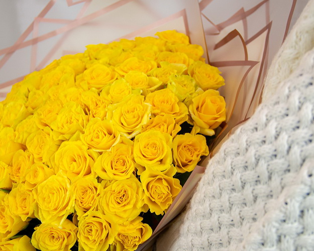 Букет із 101 троянди Сонце