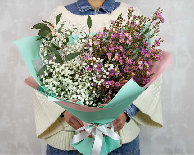 Букет ДУО з 9 гілок хамелаціуму з гіпсофілою