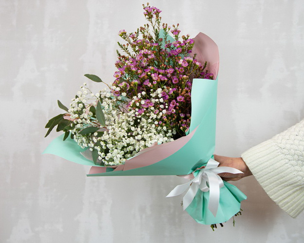 Букет ДУО з 9 гілок хамелаціуму з гіпсофілою