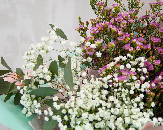 Букет ДУО з 9 гілок хамелаціуму з гіпсофілою