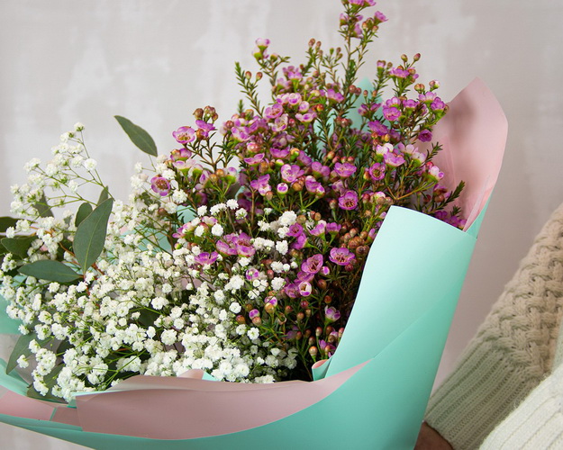 Букет ДУО з 9 гілок хамелаціуму з гіпсофілою