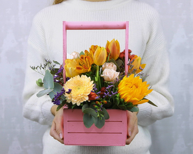 Квіти у дерев'яному ящику Теплий спогад