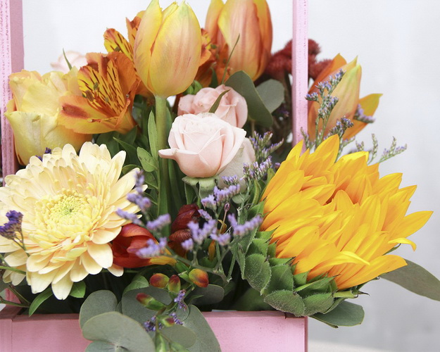 Квіти у дерев'яному ящику Теплий спогад