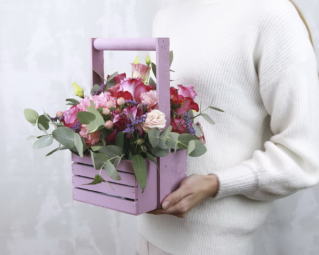 Квіти в дерев'яному ящику Райські сади