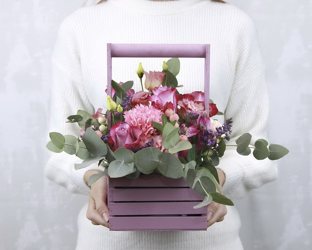 Квіти в дерев'яному ящику Райські сади