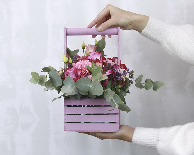 Квіти в дерев'яному ящику Райські сади