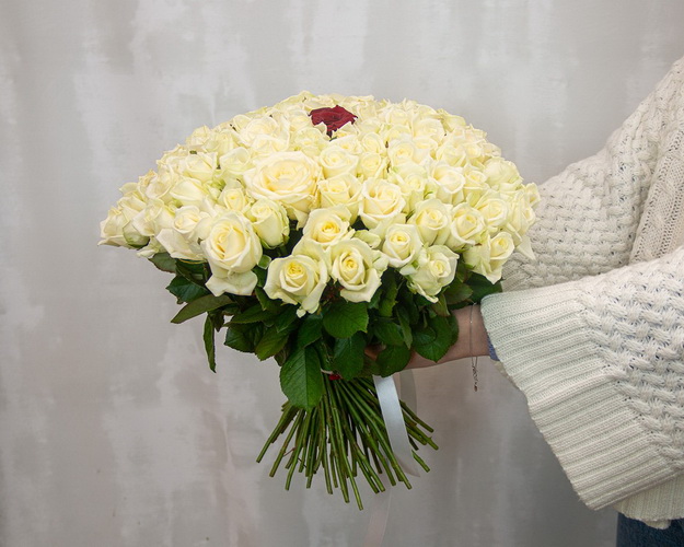 Букет із 101 троянди Ти одна