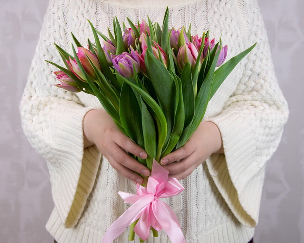 Букет із 15 тюльпанів піоноподібних мікс під стрічку